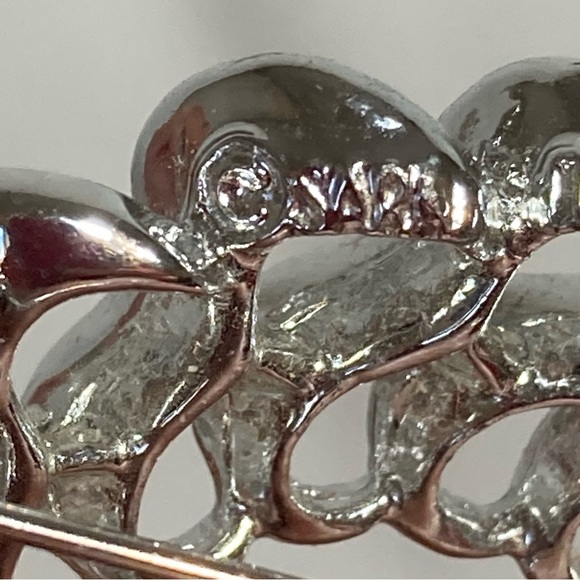 VINTAGE Silver tone brooch. - Picture 5 of 5